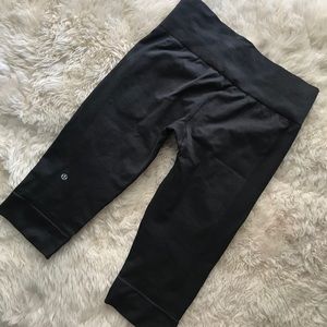 Lululemon crops- dark gray sz 10